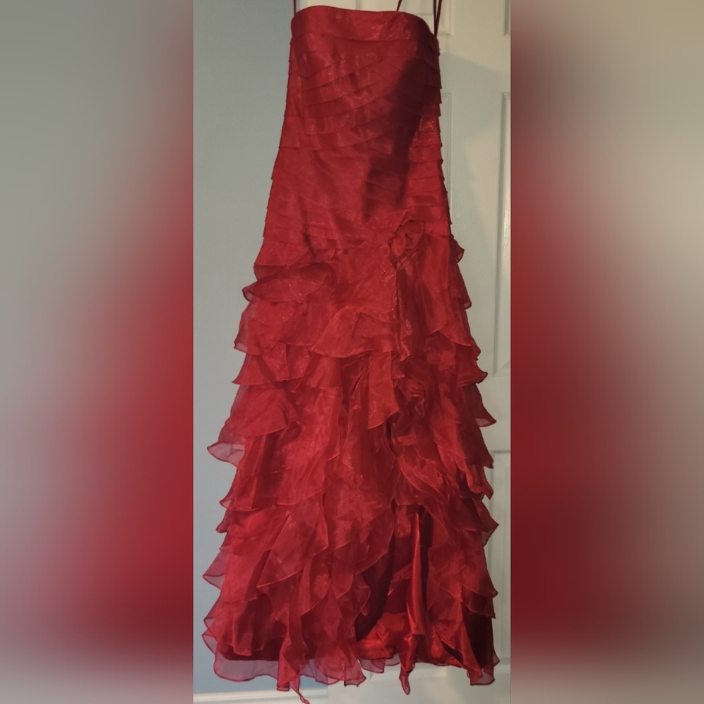 Red strapless Ruffled Prom Dress With Side Split. Size 8 - Picture 9 of 9
